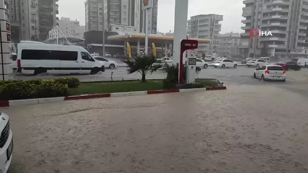 Şanlıurfa'da Aniden Bastıran Sağanak Yağış Hayatı Olumsuz Etkiledi