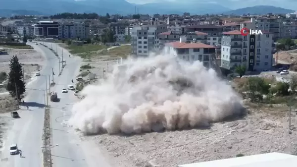 Hatay'da 9 Katlı Bina Dron Kamerasıyla Yıkım Anı Kaydedildi