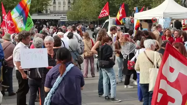 Paris'te Mayın ve Bombalar Nedeniyle Uzuvlarını Kaybedenlere Destek Gösterisi