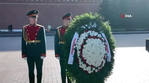 TBMM Başkanı Kurtulmuş, Moskova'da Meçhul Asker Anıtı'na Çelenk Bıraktı