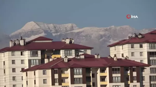 Cilo Dağları'na Mevsimin İlk Karı Düştü