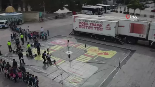 Karaman'da Öğrencilere Mobil Trafik Eğitimi Verildi