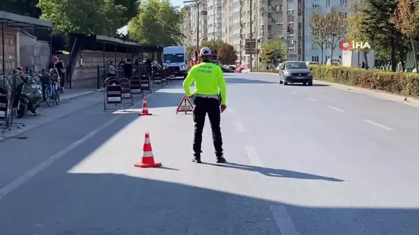 Kaskı Koluna Takan Motosiklet Sürücüsüne Ceza