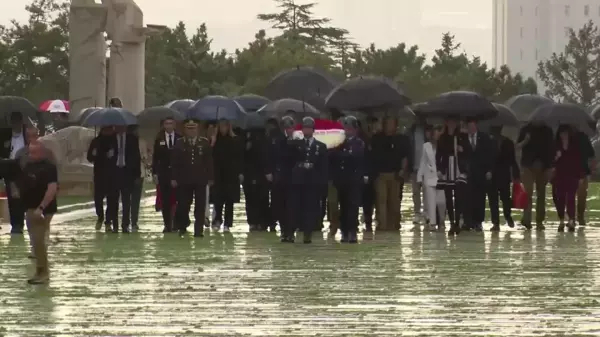 CHP Lideri Özgür Özel ve Almanya SDP Başkanı Klingbeil Anıtkabir'i Ziyaret Etti