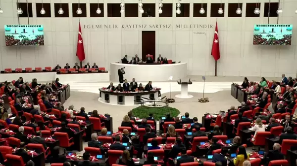 Meclis'te Yeni Yasama Yılı Açılışı... Cumhurbaşkanı Erdoğan'ın Genel Kurul'a Gelişinde Bazı CHP'li Vekiller Ayağa Kalkmadı, Bazıları Salona Girmedi