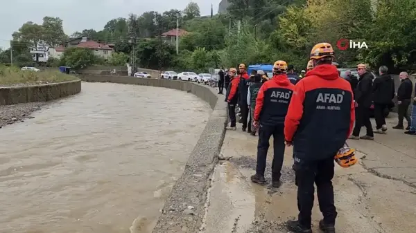 AFAD Başkanı Memiş, Ilıksu'da incelemelerde bulundu