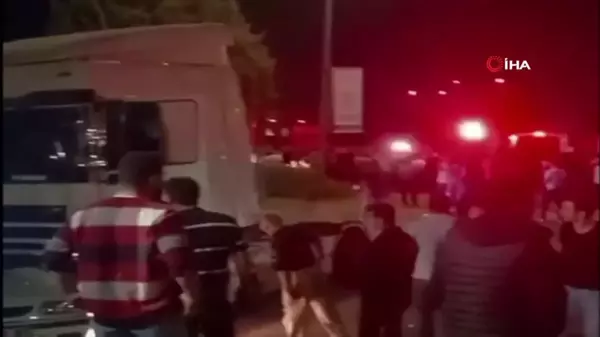 Gaziantep'te tır işçi servisine çarptı: 3'ü ağır 13 yaralı