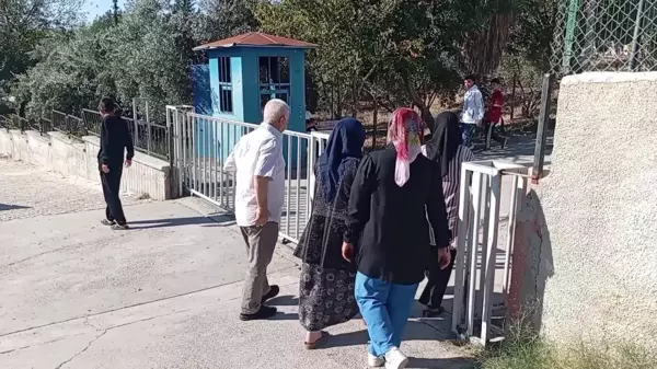 Osmaniye'de Temizlik İşçileri Düşük Ücretlere Tepki Gösterdi