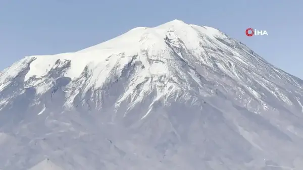 Ağrı Dağı Mevsimin İlk Karıyla Beyaza Büründü