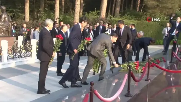 Sağlık Bakanı Memişoğlu Azerbaycan'daSağlık Bakanı Memişoğlu, Bakü'de şehitlikleri ziyaret etti