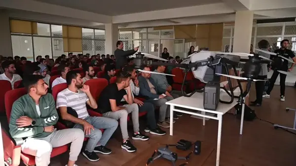 Yozgat Bozok Üniversitesi'nde Drone ile Zirai İlaçlama Eğitimi Başlatıldı