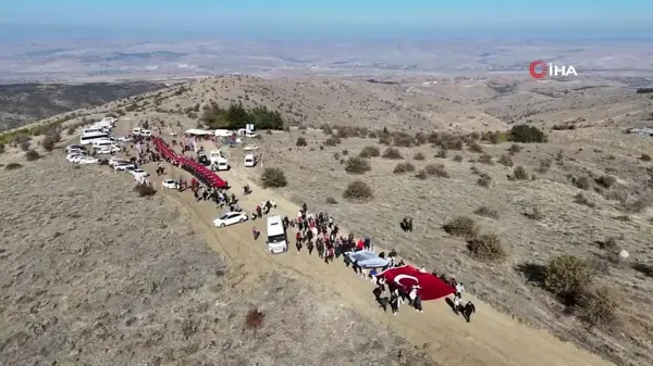 Dinek Dağı'nda Cumhuriyet Coşkusu Zirveye Taşındı