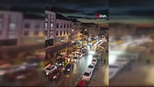 Arnavutköy'de Düğün Konvoyu Trafiği Kilitledi