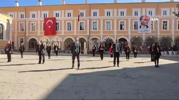 Edirne'de Öğretmenler Zeybek Gösterisi Düzenledi