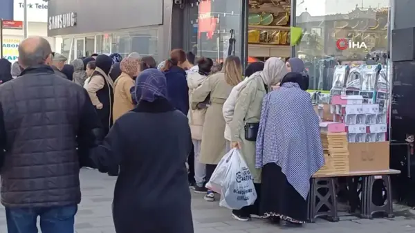 Düzce'de İndirimli Ürünler İçin İzdiham