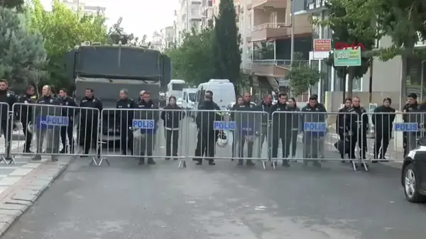 Halfeti Belediye Başkanı Görevden Alındı, Polis Barikatları Kuruldu