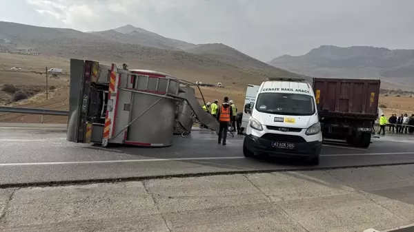 Konya'da Süt Tankeri ve Kamyon Çarpıştı: 2 Ölü