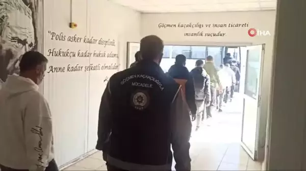 Osmaniye'de Durdurulan Otobüste 11 Kaçak Göçmen Yakalandı