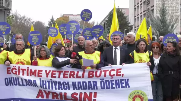 Eğitim Sen'den MEB Önünde 