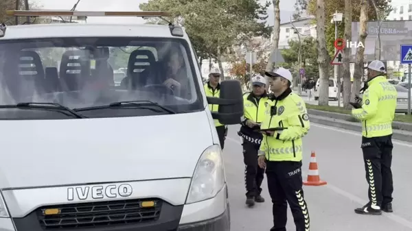 Tatvan'da Kış Lastiği Denetimi Başladı