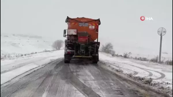 Ardahan'da Kar ve Buzlanma Sebebiyle Araçlar Mahsur Kaldı