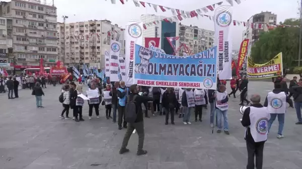 İzmir'de İşçi ve Emeklilerden Hükümete Tepki: 