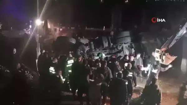 Malatya'da Trafik Kazasında 2 Polis Tırın Altında Kaldı