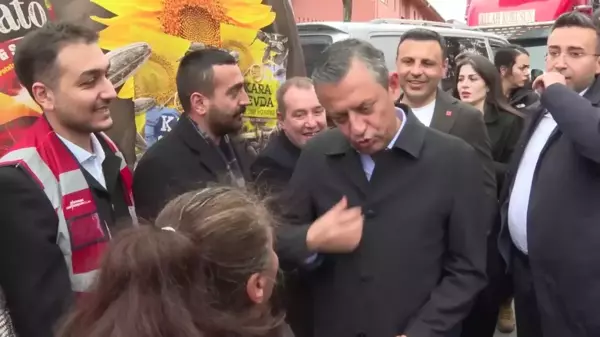 CHP Lideri Özgür Özel, Pazarcı Esnafıyla Bir Araya Geldi