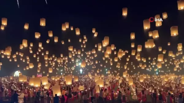 Tayland'da Yi Peng Festivali'nde Binlerce Dilek Feneri Uçuruldu