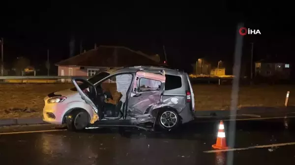 Uşak'ta Trafik Kazası: 1 Ölü, 5 Yaralı