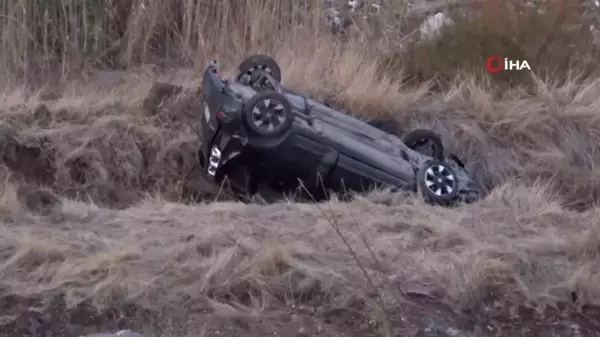 Şanlıurfa'da Otomobil Şarampole Devrildi, Çocuklar Tehlike Atlattı