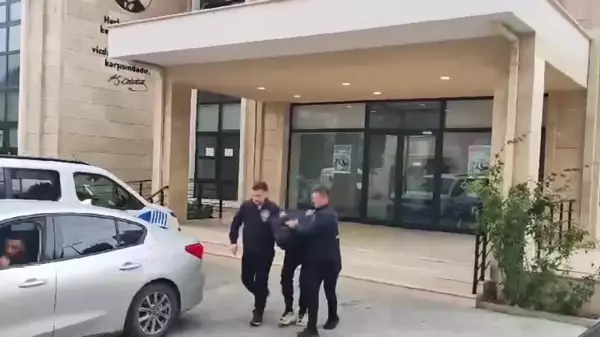 AK Parti Beylikdüzü İlçe Başkanlığına Taşlı Saldırı