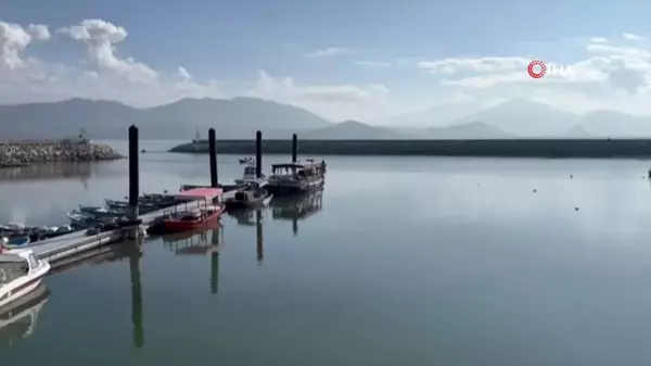 Eğirdir Gölü'nde Su Çekilmesi ve Yosunlaşma Balıkçıları Zora Soktu