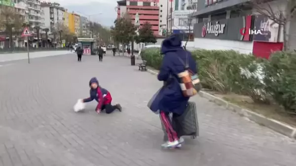 Bursa'da Şiddetli Fırtına Hayatı Felç Etti