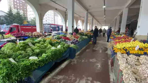 Yozgat'ta Pazarcılar Tehdit Altında: Büyük Marketler Küçük Esnafı Yok Ediyor