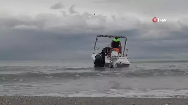 Silivri'de Dondurucu Havaya Rağmen Su Kayağı Keyfi