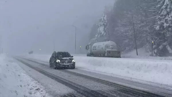 Bolu ve Düzce'de kar kalınlığı 1 metreye ulaştı