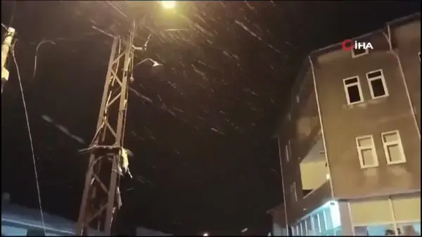 Çelikhan'da Mevsimin İlk Kar Yağışı Başladı
