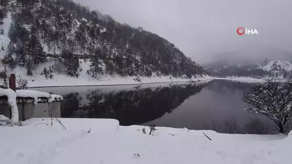 Sünnet Gölü'nde Kış Güzelliği
