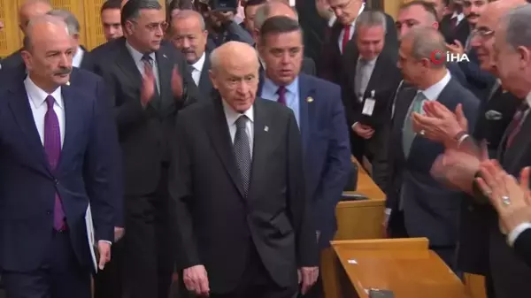 Bahçeli'nin Fetih Suresi Yazılı Yüzük ve Rozeti Dikkat Çekti