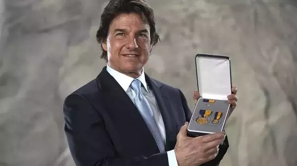 Tom Cruise, ABD Deniz Kuvvetleri'nden Üstün Kamu Hizmeti Ödülü Aldı