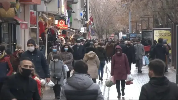 AVM'lerde alınan tedbirler küçük esnafın yüzünü güldürdü