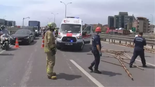 SAMANDIRA TEM OTOYOLU'NDA TIR DEVRİLDİ, YOL TRAFİĞE KAPANDI