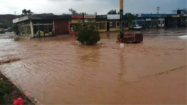 Son dakika... KIRIKKALE - Sağanak, sel baskınlarına neden oldu