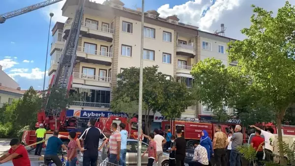 Aksaray'da 4 katlı apartmanın terasında yangın paniği