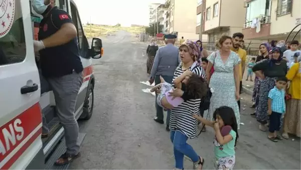 PENCEREDEN DÜŞEN KARDEŞİ AMBULANSA TAŞINIRKEN GÖZYAŞLARINA BOĞULDU