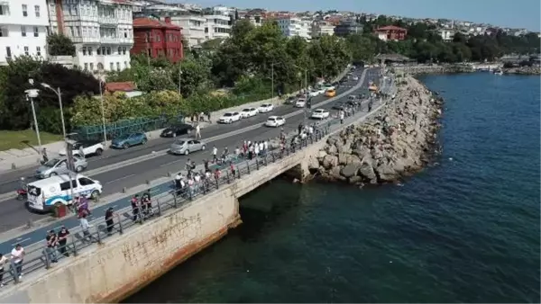 BAYRAMIN BİRİNCİ GÜNÜNDE ÜSKÜDAR SAHİLİ'NDEKİ YOĞUNLUK HAVADAN GÖRÜNTÜLENDİ