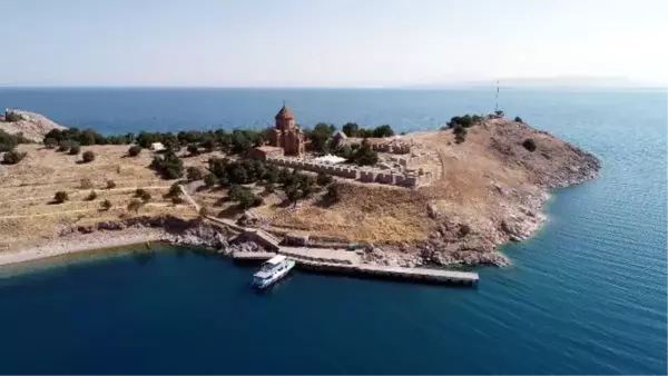 AKDAMAR ADASI'NDAKİ AYİNE BU YIL DA SINIRLI SAYIDA KİŞİ KATILACAK