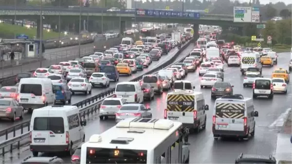 İSTANBUL'DA YAĞMUR VE TRAFİK YOĞUNLUĞU (1)