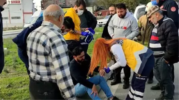 ARNAVUTKÖY'DE HAFİF TİCARİ ARAÇ YAN YATTI, SÜRÜCÜSÜ YARALANDI